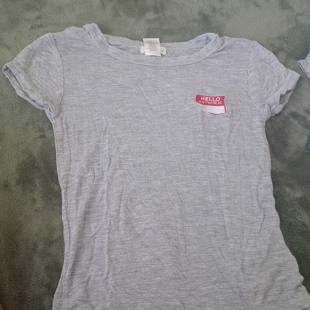 A nice kinda short shirt